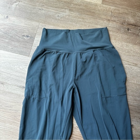 Athleta Salutation Joggers Powervita Pants Size Small Grey Side Pockets - Picture 3 of 11